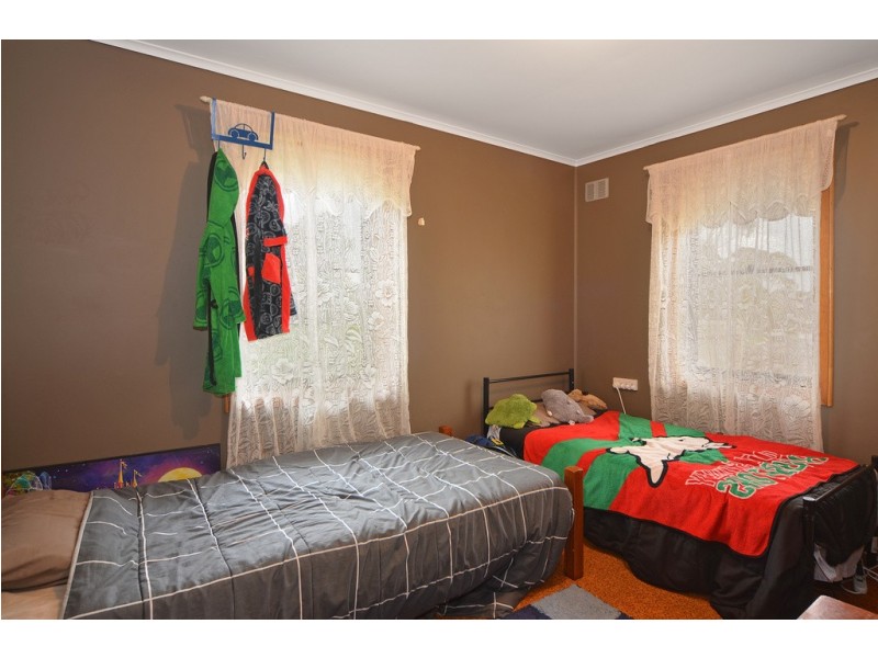8 Messenger Road, Barrack Heights NSW 2528