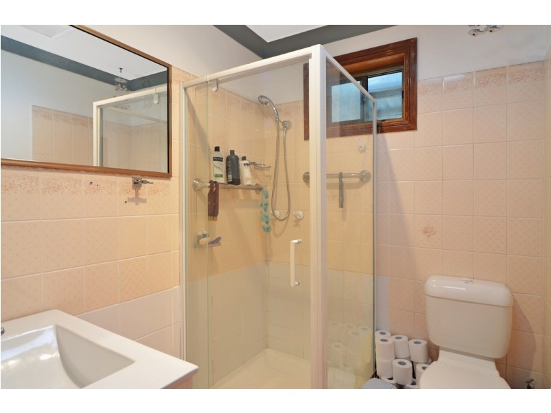 8 Messenger Road, Barrack Heights NSW 2528