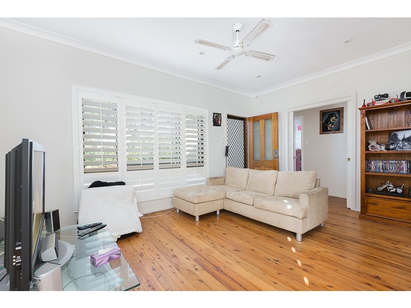 90 Leawarra Avenue, Barrack Heights NSW 2528