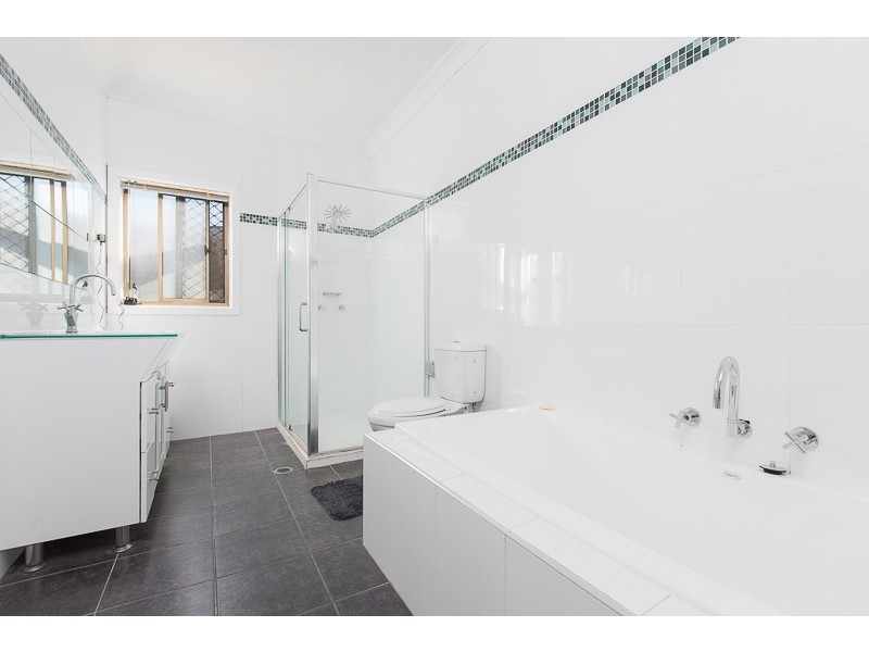 90 Leawarra Avenue, Barrack Heights NSW 2528