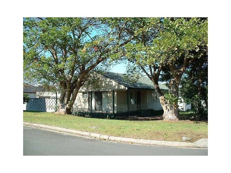 8 Day Street, Lake Illawarra NSW 2528