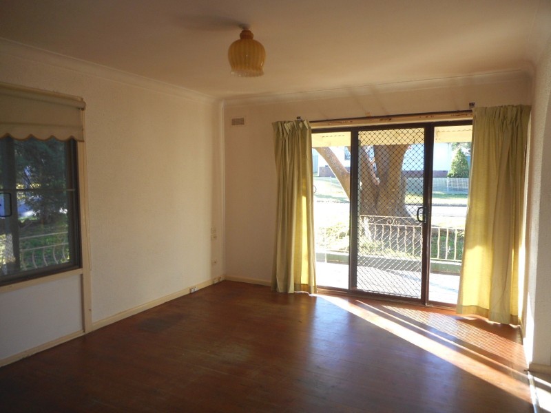 8 Day Street, Lake Illawarra NSW 2528