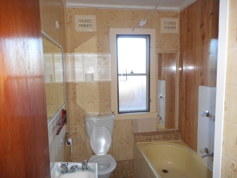 8 Day Street, Lake Illawarra NSW 2528