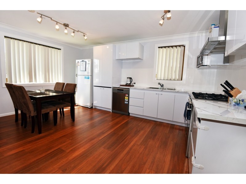 6 Mailey Place, Lake Illawarra NSW 2528