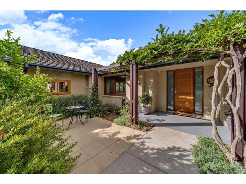 6 McKeahnie Street, Weetangera ACT 2614