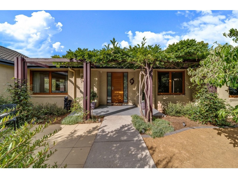 6 McKeahnie Street, Weetangera ACT 2614