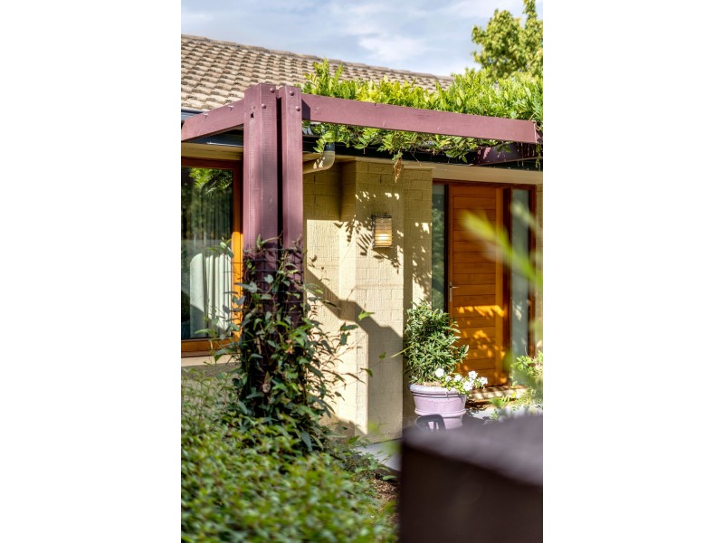 6 McKeahnie Street, Weetangera ACT 2614
