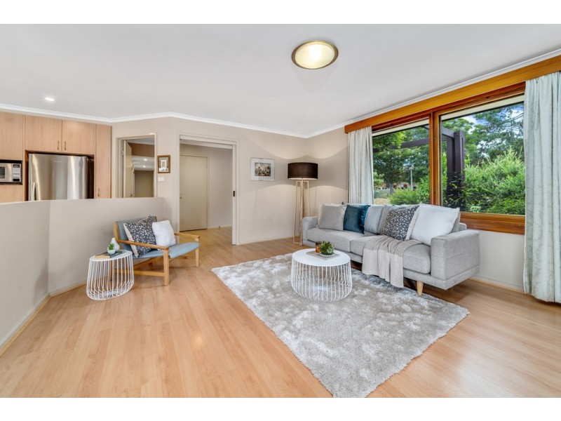 6 McKeahnie Street, Weetangera ACT 2614