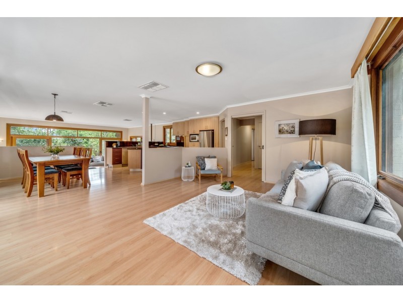 6 McKeahnie Street, Weetangera ACT 2614