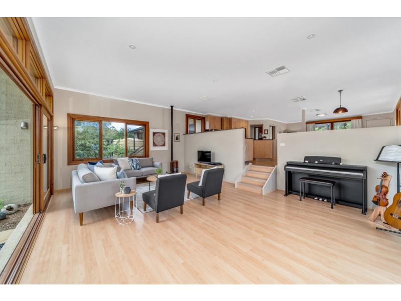 6 McKeahnie Street, Weetangera ACT 2614