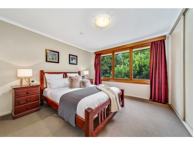 6 McKeahnie Street, Weetangera ACT 2614