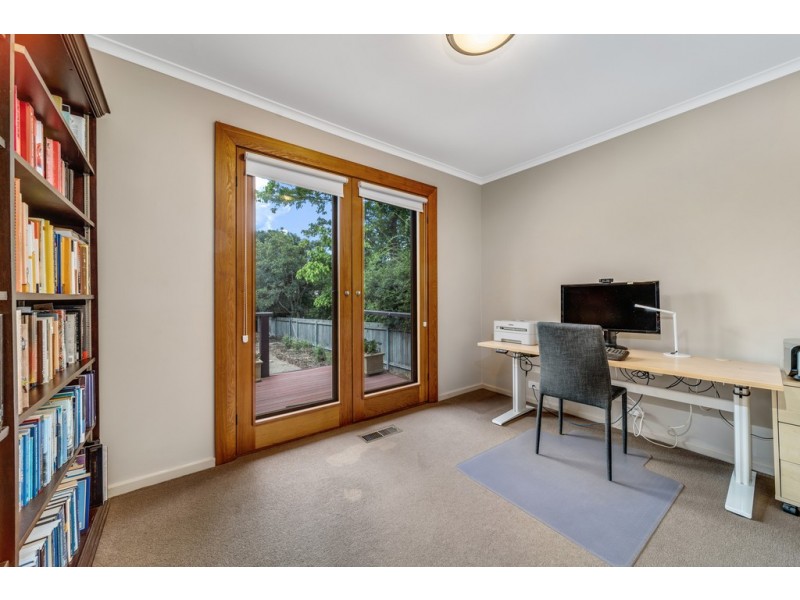 6 McKeahnie Street, Weetangera ACT 2614