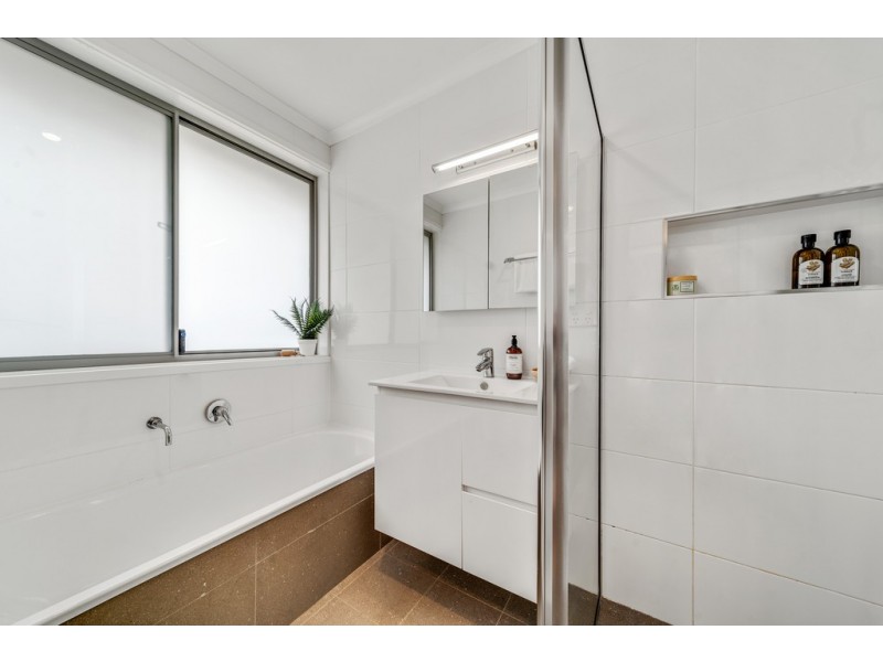 6 McKeahnie Street, Weetangera ACT 2614