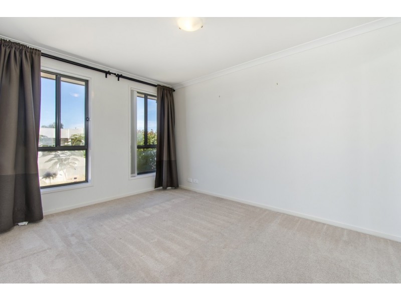 9 Rowland Street, Macgregor ACT 2615