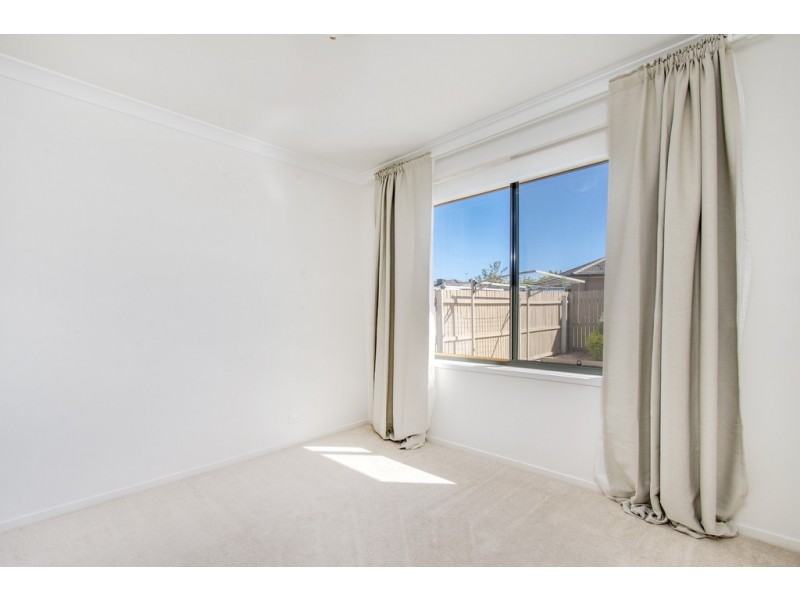 9 Rowland Street, Macgregor ACT 2615