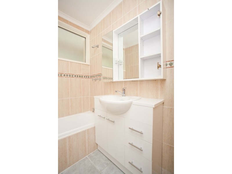 34 Lindrum Crescent, Holt ACT 2615