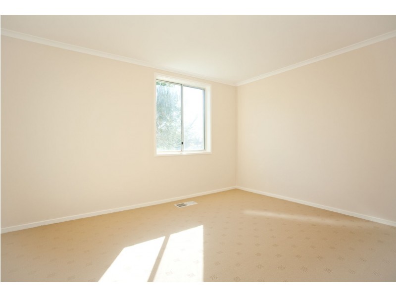 34 Lindrum Crescent, Holt ACT 2615
