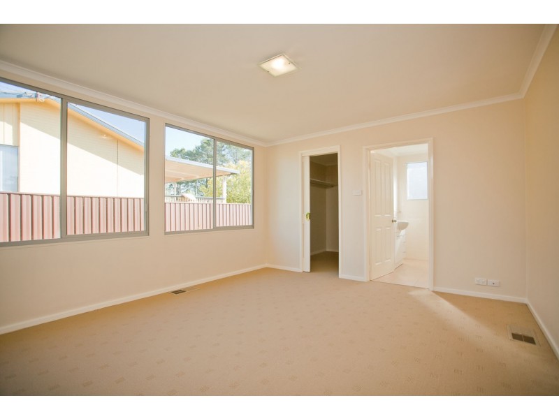 34 Lindrum Crescent, Holt ACT 2615
