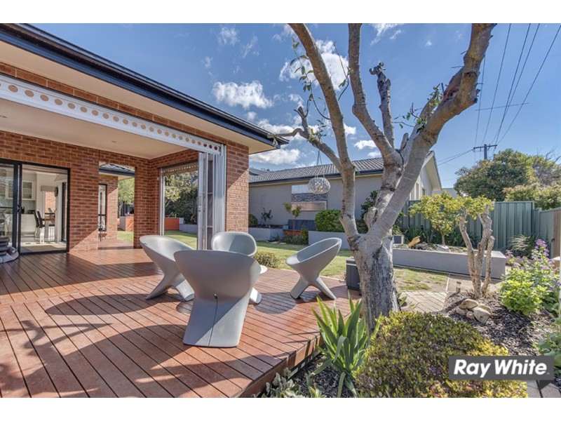 24 Belconnen Way, Page ACT 2614