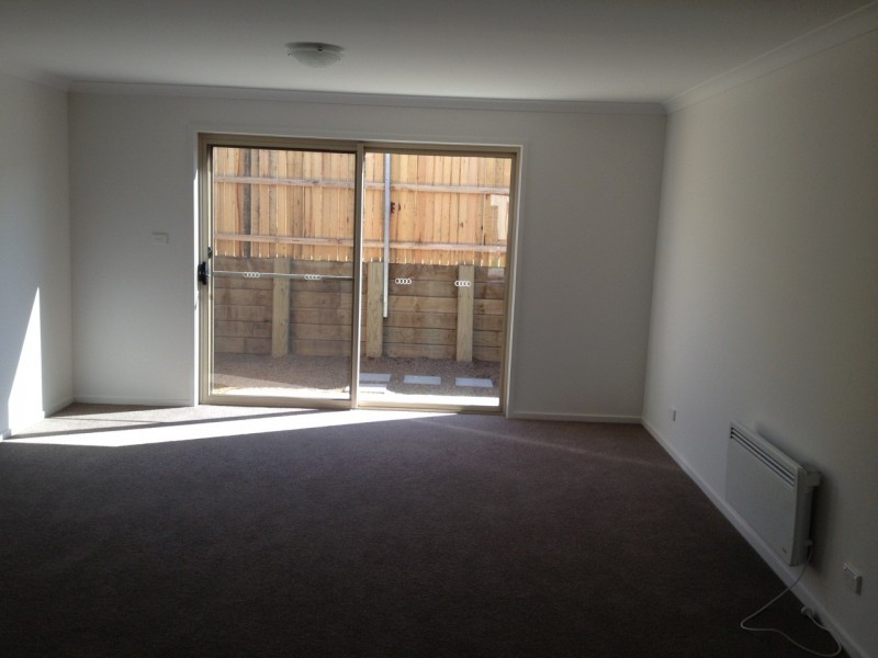 12 Phillipa Weeks Street, Watson ACT 2602