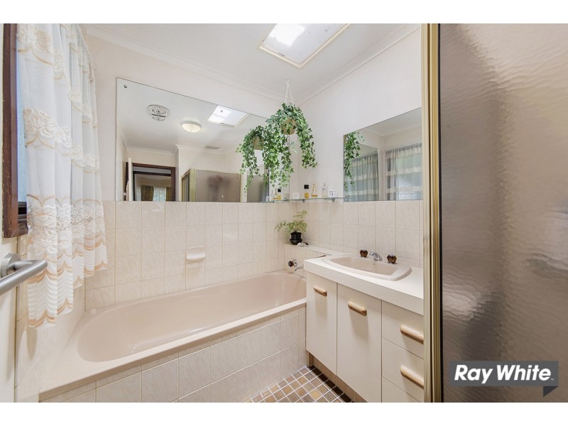 6 Neeld Place, Charnwood ACT 2615
