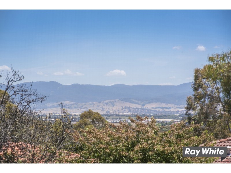 6 Neeld Place, Charnwood ACT 2615