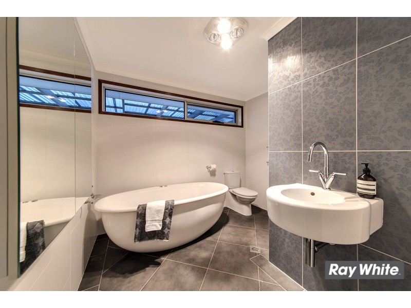 28 Kinleyside Crescent, Weetangera ACT 2614