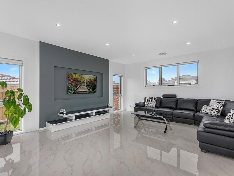 2 Maranunga Crescent, Crace ACT 2911