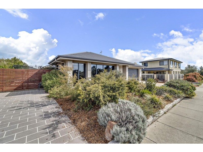 58 Patrick White Circuit, Franklin ACT 2913
