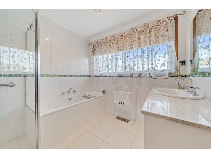 17 Mayo Street, Weetangera ACT 2614