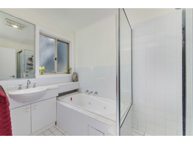 37 Britten Jones Drive, Holt ACT 2615