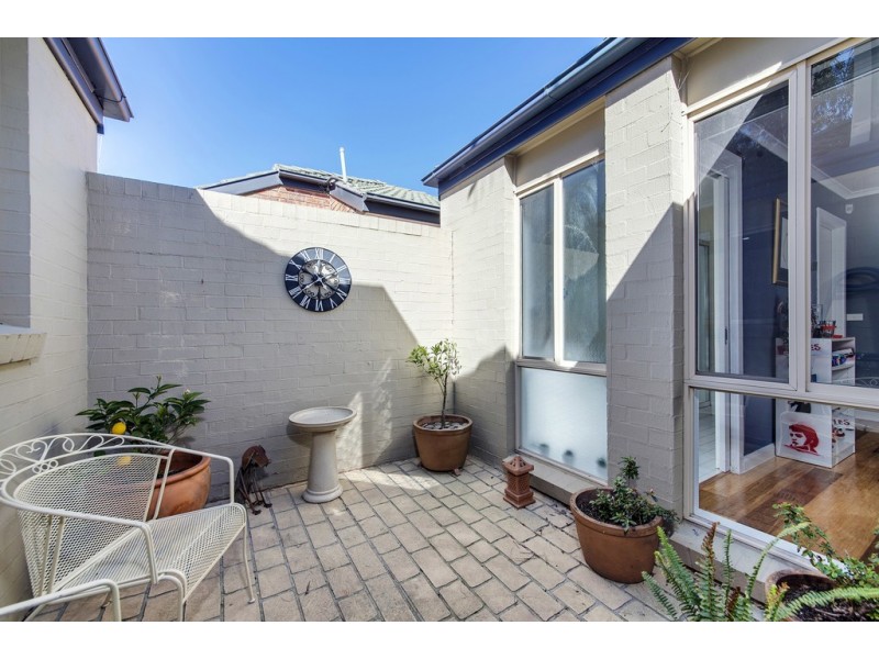 37 Britten Jones Drive, Holt ACT 2615