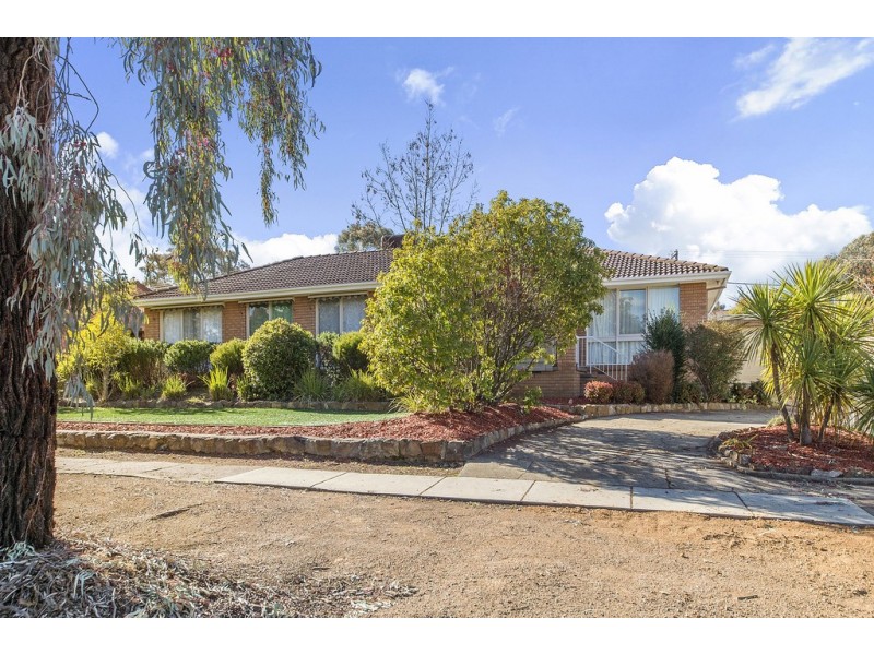 89 Sternberg Crescent, Wanniassa ACT 2903