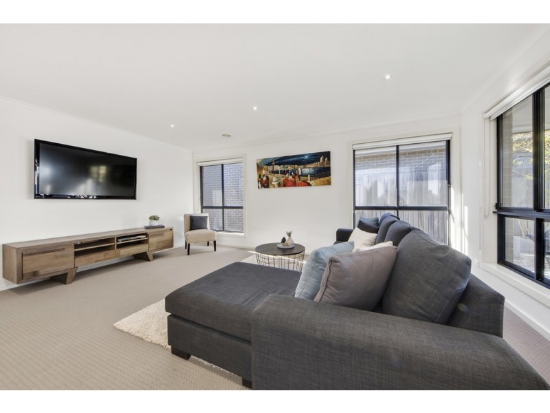 8 Walter Crocker Crescent, Casey ACT 2913