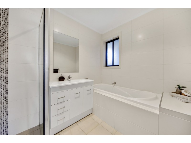 8 Walter Crocker Crescent, Casey ACT 2913