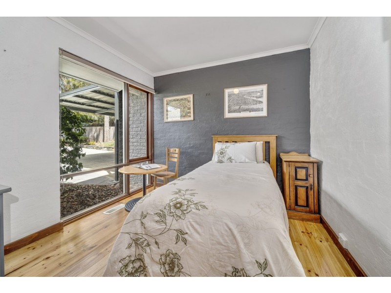 40 Mackellar Crescent, Cook ACT 2614