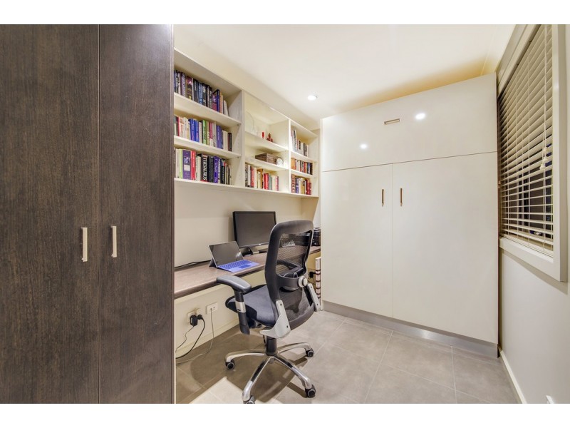 14 Moss Street, Cook ACT 2614