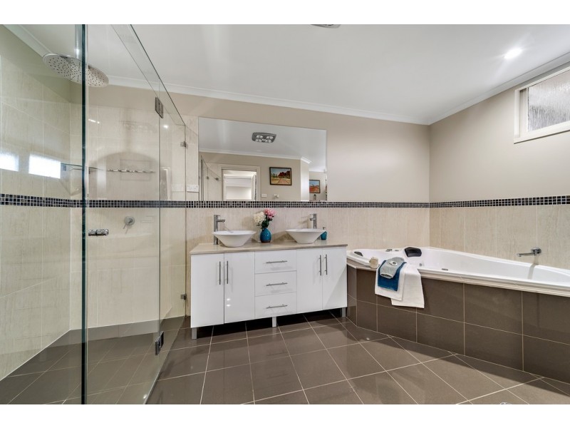 16 Lambrigg Street, Farrer ACT 2607