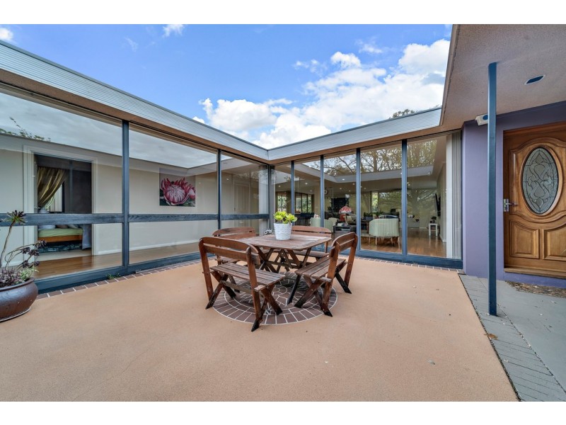 16 Lambrigg Street, Farrer ACT 2607