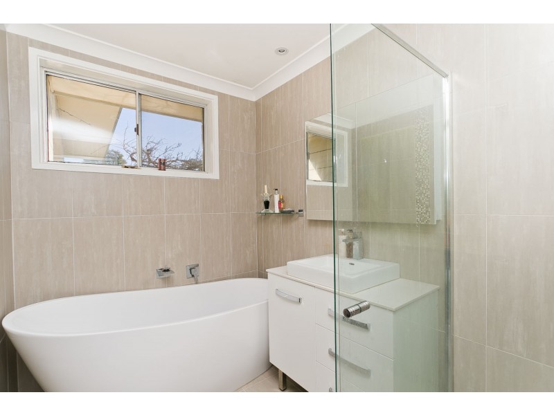 6 Line Place, Weetangera ACT 2614