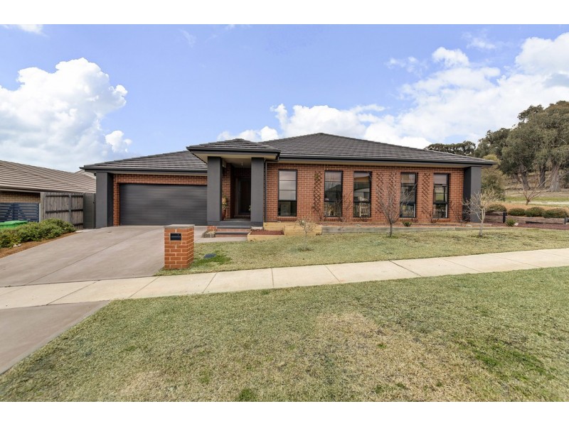 19 Kevin Curtis Crescent, Casey ACT 2913