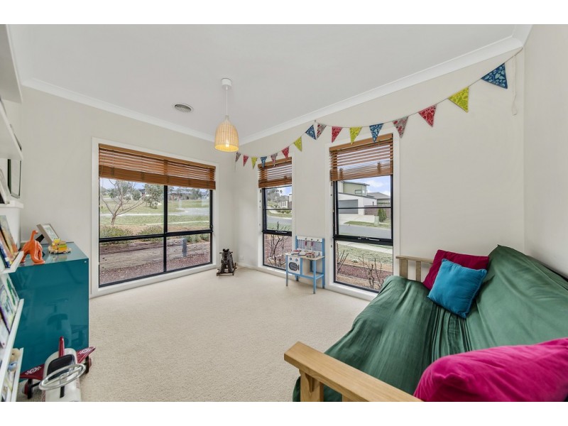 19 Kevin Curtis Crescent, Casey ACT 2913