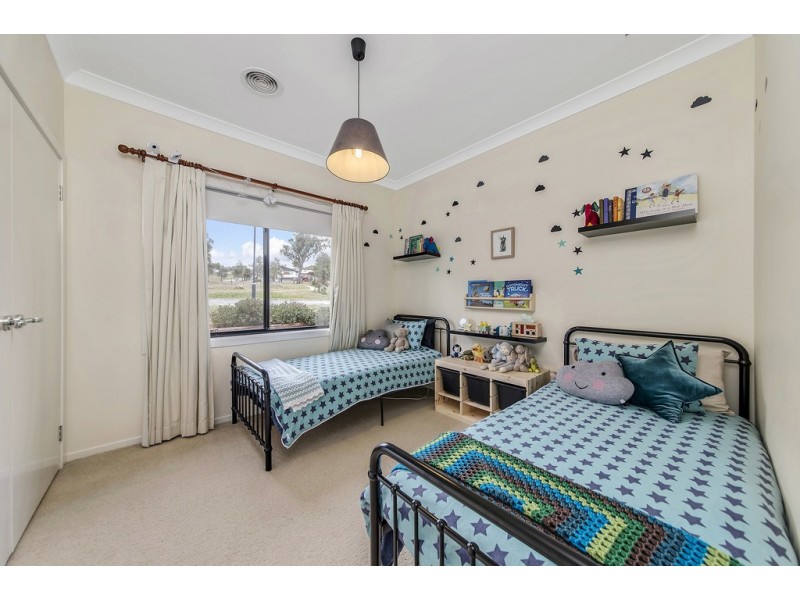 19 Kevin Curtis Crescent, Casey ACT 2913
