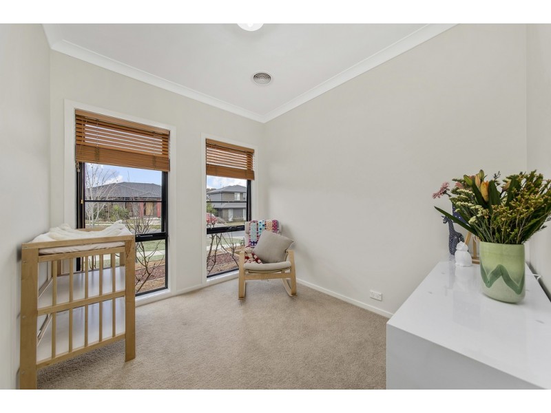 19 Kevin Curtis Crescent, Casey ACT 2913