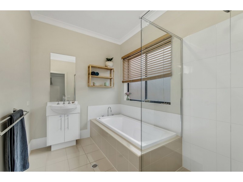 19 Kevin Curtis Crescent, Casey ACT 2913