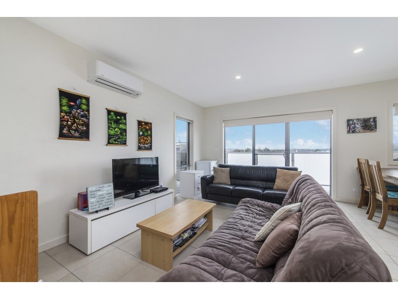 3/8 Jeff Snell Crescent, Dunlop ACT 2615