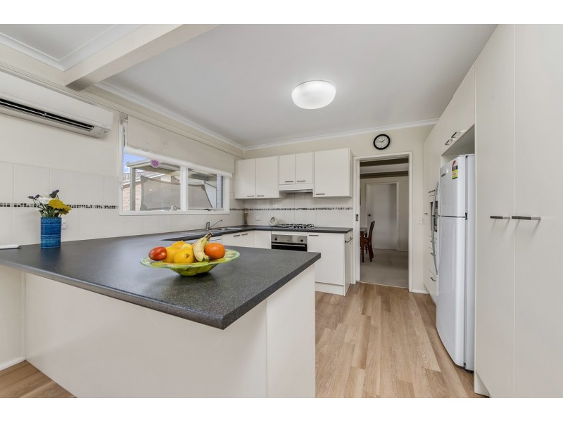 8 Weingarth Street, Holder ACT 2611