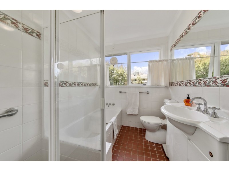 8 Weingarth Street, Holder ACT 2611