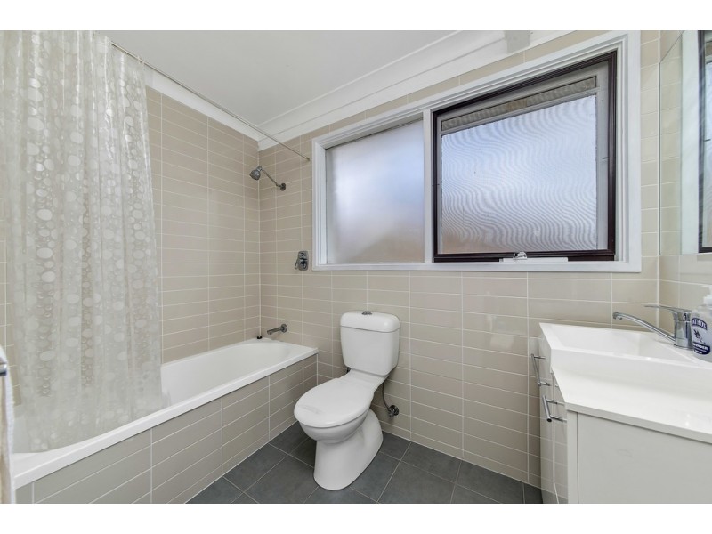 8 Weingarth Street, Holder ACT 2611