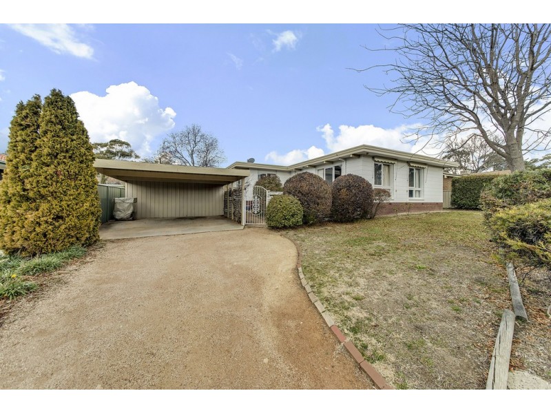 8 Weingarth Street, Holder ACT 2611